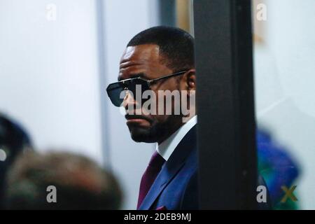 PAS DE FILM, PAS DE VIDÉO, PAS de télévision, PAS DE DOCUMENTAIRE - la superstar R&B R. Kelly arrive au Daley Center de Chicago, il, Etats-Unis, pour assister à une audience à huis clos dans un combat judiciaire avec son ex-femme sur le soutien aux enfants le mercredi 13 mars 2019. Photo de Jose M. Osorio/Chicago Tribune/TNS/ABACAPRESS.COM Banque D'Images