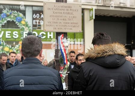 Rassemblement de syndicats de police sur les champs-Élysées devant la plaque commémorative de Xavier Jugele, policier tué par un terroriste et dont la plaque a été vandalisée lors de l'acte 18 des Vêtes jaunes le 16 mars. Paris, France, le 20 mars 2019. Photo de Samuel Boivin / ABACAPRESS.COM Banque D'Images