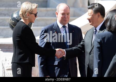 Le Prince Albert II de Monaco et sa femme la princesse Charlene accueillent le président chinois Xi Jinping lorsqu'il arrive pour une visite d'État d'une journée au Palais de Monaco, le 24 mars 2019. M. Xi Jinping est en visite d'État d'une journée à Monaco. Photo de David Niviere/ABACAPRESS.COM Banque D'Images