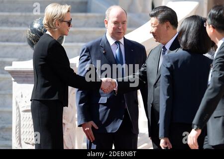 Le Prince Albert II de Monaco et sa femme la princesse Charlene accueillent le président chinois Xi Jinping lorsqu'il arrive pour une visite d'État d'une journée au Palais de Monaco, le 24 mars 2019. M. Xi Jinping est en visite d'État d'une journée à Monaco. Photo de David Niviere/ABACAPRESS.COM Banque D'Images