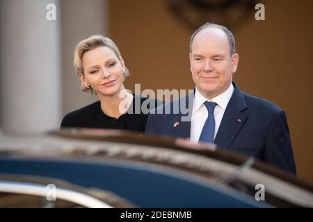 Le Prince Albert II de Monaco et sa femme la princesse Charlene sont vus après un déjeuner avec le président chinois Xi Jinping et sa femme Peng Liyuan au Palais de Monaco, le 24 mars 2019. M. Xi Jinping est en visite d'État d'une journée à Monaco. Photo de David Niviere/ABACAPRESS.COM Banque D'Images