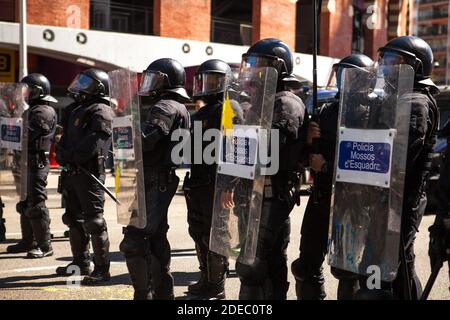 Police catalane protégeant le parti espagnol d'extrême droite VOX de Groupe antifasciste photo par Antonio Cascio/ABACAPRESS.COM Banque D'Images