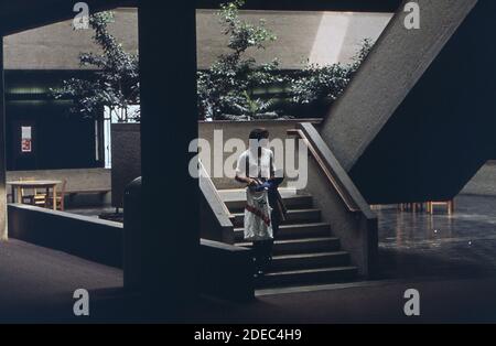 Photos des années 1970 (1973) - cour intérieure de l'école secondaire Southside Junior (lieu : Columbus; région de l'Indiana) Banque D'Images