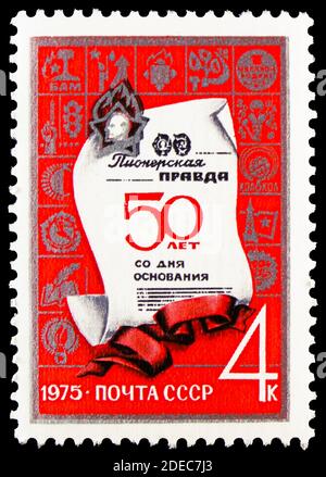 MOSCOU, RUSSIE - 25 OCTOBRE 2020: Timbre-poste imprimé en Union soviétique consacré au 50e anniversaire du journal 'Pionerskaya Pravda', série, vers 1 Banque D'Images