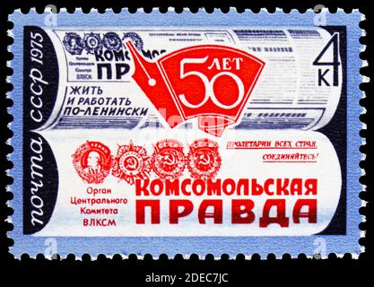 MOSCOU, RUSSIE - 25 OCTOBRE 2020: Timbre-poste imprimé en Union soviétique consacré au 50e anniversaire du journal 'Komsomolskaya Pravda', série, circa Banque D'Images