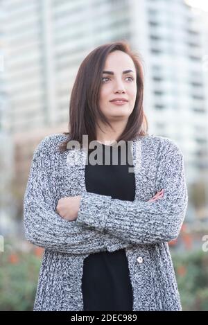 Belle femme de 35 ans à l'extérieur Banque D'Images