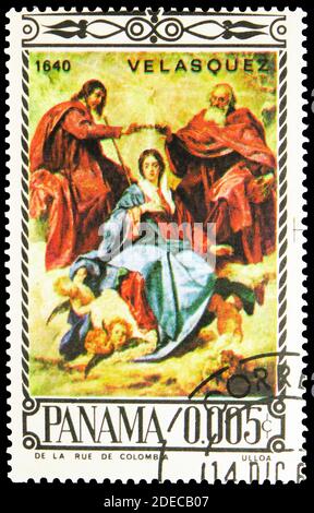 MOSCOU, RUSSIE - 17 OCTOBRE 2020: Timbre-poste imprimé au Panama montre Coronation of Mary, Diego Velazquez, série de peintures religieuses, vers 1966 Banque D'Images