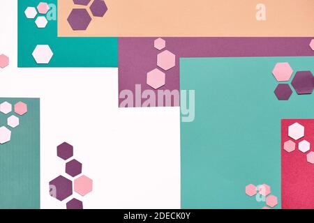 Arrière-plan en papier à couches géométriques abstraites avec des hexagones en neutre coupé couleurs pastel Banque D'Images