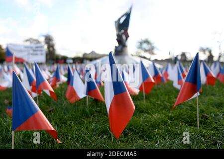 Prague, République tchèque. 29 novembre 2020. Un lieu symbolique de révérence pour les victimes de la maladie COVID-19 a été créé à Klarov, Prague, République Tchèque, photographié le 29 novembre 2020. Crédit : Ondrej Deml/CTK photo/Alay Live News Banque D'Images