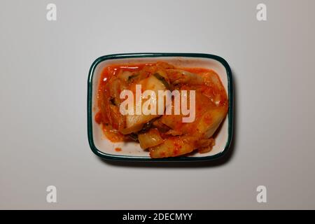 Kimchi dans un petit bol Banque D'Images