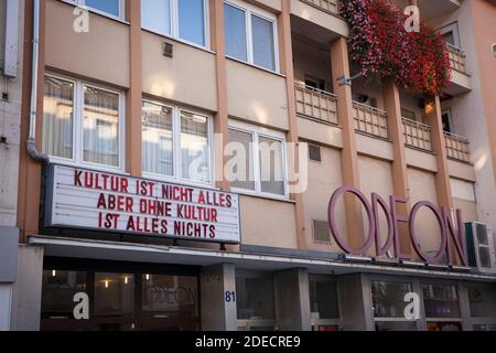 Le cinéma Odeon fermé à Severinstrasse lors du second confinement de Corona, le 26 novembre 2020, Cologne, Allemagne. Afficher la traduction : la culture est non Banque D'Images