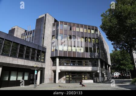 BOCHUM, ALLEMAGNE - 17 SEPTEMBRE 2020 : lycée populaire (Volkshochschule) et bibliothèque municipale (Stadtbucherei) à Bochum. Centre d'éducation des adultes typique Banque D'Images