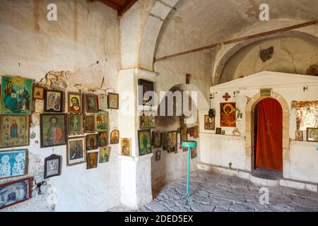 La chapelle grecque orthodoxe de Saint George (Agios Georgios) dans la vieille ville d'Aegina, Palia Chora. Banque D'Images