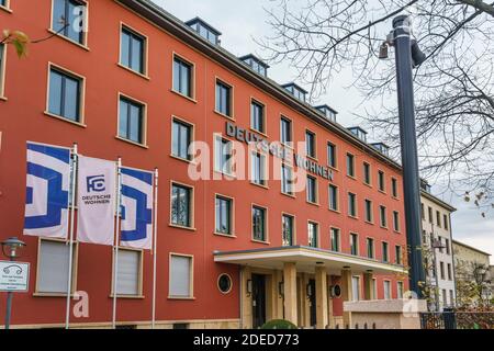 Firmensitz der Deutsche Wohnungsgesellschaft, Immobiliengesellschaft in der plaque de lac meckenburgischen Strasse , Berlin, Banque D'Images