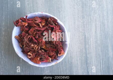 Les calyces d'hibiscus séchés sont utilisés à titre médical et pour la cuisson et la fabrication thé Banque D'Images