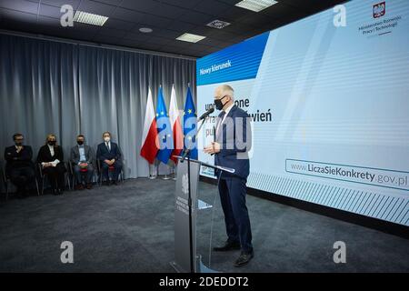Varsovie, Mazovie, Pologne. 30 novembre 2020. Conférence de presse du vice-premier ministre, ministre du développement, du travail et de la technologie JAROSLAW GOWIN.in photo: JAROSLAW GOWIN crédit: Hubert Mathis/ZUMA Wire/Alay Live News Banque D'Images