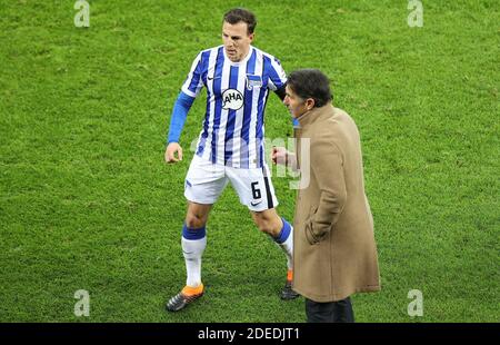 Leverkusen, Allemagne. 29 novembre 2020. Firo: 29.11.2020 Fuvuball: Soccer: 1ère saison Bundesliga 2020/21 Bayer Leverkusen - HERTHA BSC BERLIN Vladimir Darida avec Bruno Labbadia | usage dans le monde crédit: dpa/Alay Live News Banque D'Images