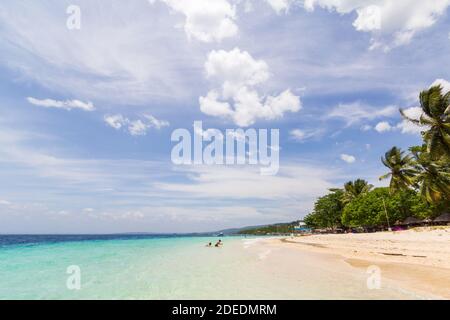 Plage de sable blanc à Samal Island, Philippines Banque D'Images