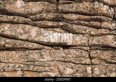 Texture rugueuse de pierre sauvage de montagne. Banque D'Images