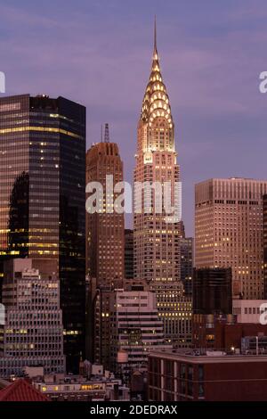 Horizon de Midtown Manhattan avec l'emblématique Chrysler Building, New York Banque D'Images