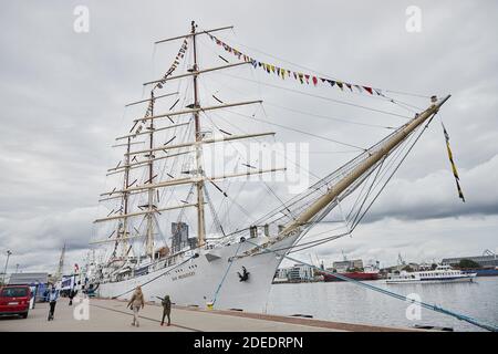 Dar Młodzieży (en polonais : cadeau de la Jeunesse), un navire polonais de formation à la voile à Gdynia, en Pologne. Banque D'Images