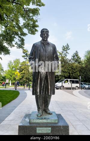 Statue du célèbre litterateur et prix Nobel Ivo Andic, située sur la couronne de l'Andic au centre de Belgrade, à l'entrée du P Banque D'Images