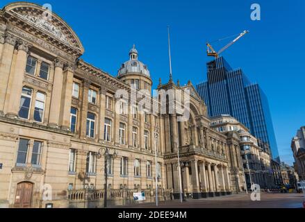 Birmingham City Council House à Victoria Square, Birmingham, Royaume-Uni avec le nouveau bâtiment 103 Colmore Row derrière lui Banque D'Images