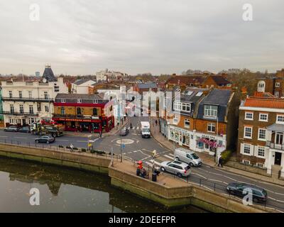 Londres - vue aérienne du pont Barnes au-dessus de la Tamise Dans le sud-ouest de Londres Banque D'Images