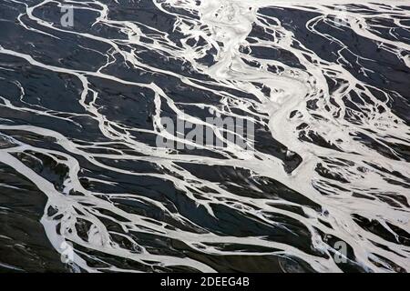 Vue aérienne sur le delta de la rivière Markarfljot, plaine de sable, formée de sédiments glaciaires déposés par les eaux de fonte en été, Islande Banque D'Images