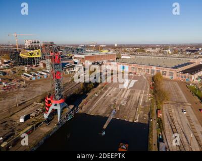 Vue de haut en bas de la NRSM warf à Amsterdam Nord le vieux chantier naval industriel des pays-Bas. Banque D'Images