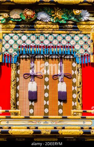 Des détails riches du Hachiman Matsuri flottent pendant le festival d'automne de Takayama à Gifu, au Japon Banque D'Images