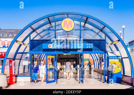 Entrée à la station de métro 'Centrum'. Varsovie, Pologne, Europe Banque D'Images