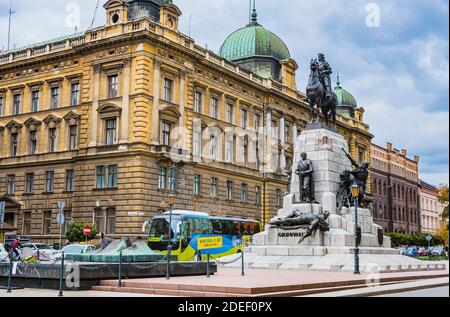 Le monument Grunwald est une statue équestre du roi de Pologne Wladyslaw II Jagiello, situé sur la place Matejko dans la vieille ville de Cracovie Ville et construit moi Banque D'Images