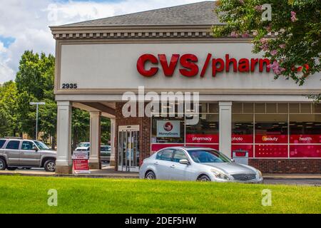 Comté de Gwinnett, GA USA - 07 08 20: Vue sur le bâtiment côté CVS Banque D'Images