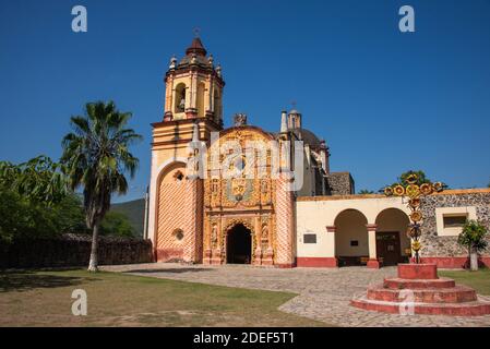 La mission Franciscaine Misión San Miguel Concá dans les montagnes de la Sierra Gorda, Queretaro, Mexique Banque D'Images