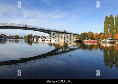 Rivière Yonne à Auxerre, Bourgogne, France Banque D'Images