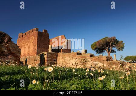 Temple principal de Jupiter, Juno et Minerva, ruines d'Ostia Antica, Italie Banque D'Images