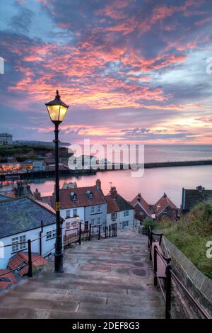 Les couchers de soleil sur Whitby dans le North Yorkshire Banque D'Images