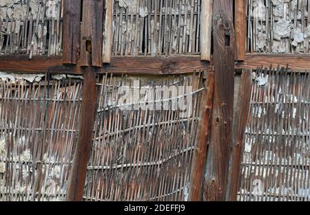 Murs de construction en bois avec lattes de bambou et plâtre de boue et d'argile d'adobe à la ville antique de Qingyan, près de Guiyang, province de Guizhou, Chine Banque D'Images