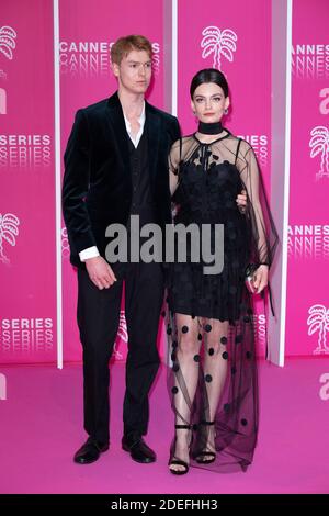 Emma Mackey, membre du jury, et son ami Dan Whitlam assistent à la 2e Cannesseries - International Series Festival : cérémonie de clôture à Cannes le 10 avril 2019 à Cannes, France. Photo de David Niviere/ABACAPRESS.COMOM Banque D'Images