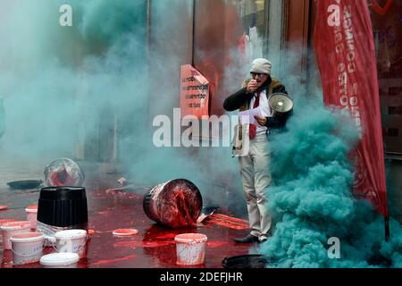 L'Association le droit à la guérison attaque l'établissement de sang français pour dénoncer le présumé scandale de santé autour de la maladie de lyme, à Paris, France, le 10 avril 2019. Photo de Patrice Pierrot/avenir Pictures/ABACAPRESS.COM Banque D'Images