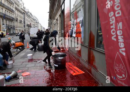 L'Association le droit à la guérison attaque l'établissement de sang français pour dénoncer le présumé scandale de santé autour de la maladie de lyme, à Paris, France, le 10 avril 2019. Photo de Patrice Pierrot/avenir Pictures/ABACAPRESS.COM Banque D'Images