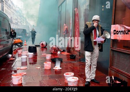 L'Association le droit à la guérison attaque l'établissement de sang français pour dénoncer le présumé scandale de santé autour de la maladie de lyme, à Paris, France, le 10 avril 2019. Photo de Patrice Pierrot/avenir Pictures/ABACAPRESS.COM Banque D'Images