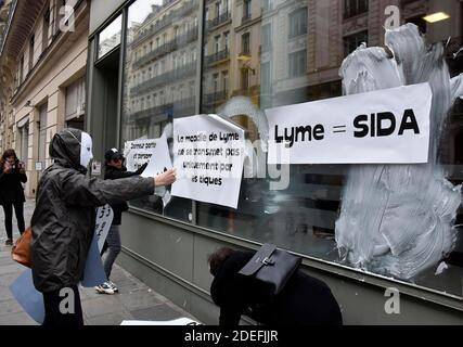 L'Association le droit à la guérison attaque l'établissement de sang français pour dénoncer le présumé scandale de santé autour de la maladie de lyme, à Paris, France, le 10 avril 2019. Photo de Patrice Pierrot/avenir Pictures/ABACAPRESS.COM Banque D'Images