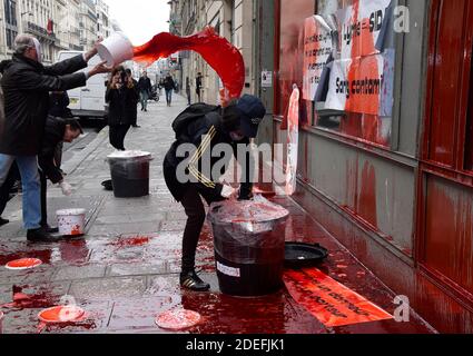 L'Association le droit à la guérison attaque l'établissement de sang français pour dénoncer le présumé scandale de santé autour de la maladie de lyme, à Paris, France, le 10 avril 2019. Photo de Patrice Pierrot/avenir Pictures/ABACAPRESS.COM Banque D'Images