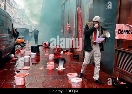 L'Association le droit à la guérison attaque l'établissement de sang français pour dénoncer le présumé scandale de santé autour de la maladie de lyme, à Paris, France, le 10 avril 2019. Photo de Patrice Pierrot/avenir Pictures/ABACAPRESS.COM Banque D'Images