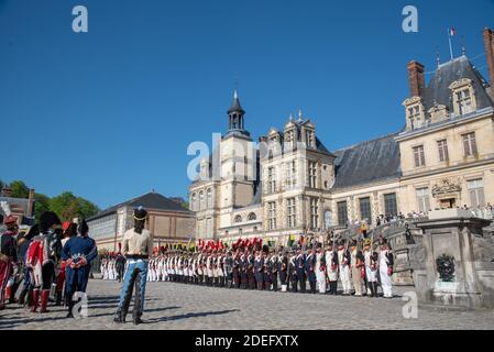 Le château de Fontainebleau traverse les siècles pour nous faire revivre la vie quotidienne de Napoléon Bonaparte et Josephine, juste pour un week-end. Le samedi 20 avril et le dimanche 21 avril 2019, plus de 300 passionnés d'histoire nous ont fait revivre la cour de Napoléon avec une balle, des spectacles, des croquis et des visites des appartements privés petits de l'empereur. Fontainebleau, à 70 km au sud de Paris, France, 20 avril 2019. Photo de Mireille Ampilhac/ABACAPRESS.COM Banque D'Images