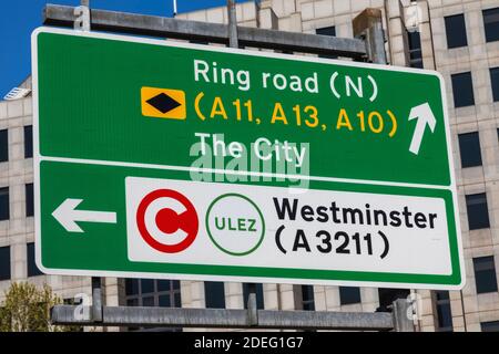 Angleterre, Londres, panneau indiquant la congestion et les zones ULEZ Banque D'Images