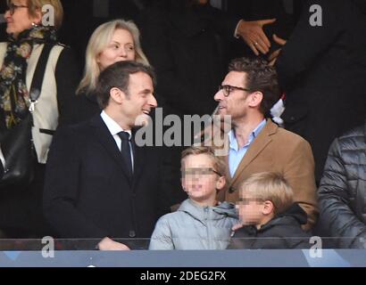 Le président français Emmanuel Macron et son frère Laurent Macron et ses enfants lors du match de finale de football de la coupe française, PSG vs Rennes au Stade de France, St-Denis, France, le 27 avril 2019. Rennes a gagné 2-2 (6 peines à 5).photo de Christian Liewig/ABACAPRESS.COM Banque D'Images