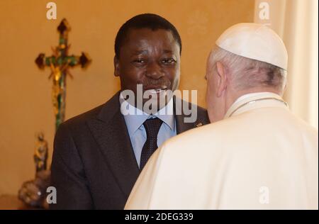 Le pape François rencontre le président du Togo Faure Essozimna Gnassingbe au Vatican le 29 avril 2019. Photo par Eric Vandeville/ABACAPRESS.COM Banque D'Images
